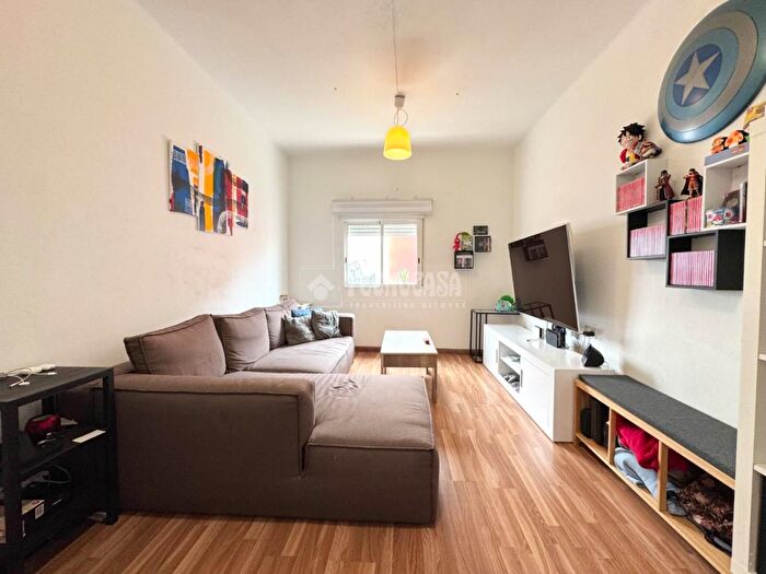 Casas en venta y pisos alquiler - 1