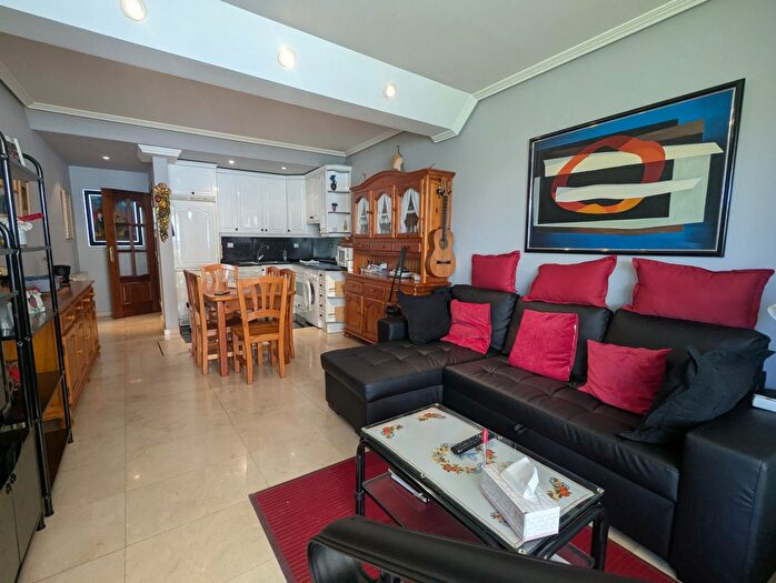Casas en venta y pisos alquiler - 3