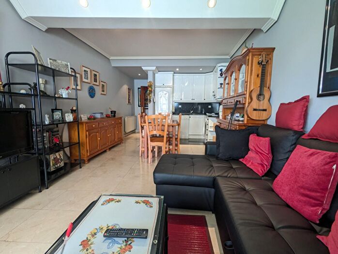 Casas en venta y pisos alquiler - 2