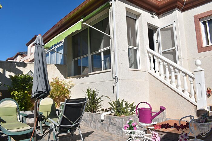 Casas en venta y pisos alquiler - 1