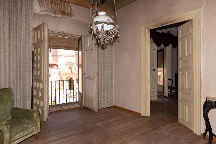 Casas en venta y pisos alquiler - 3