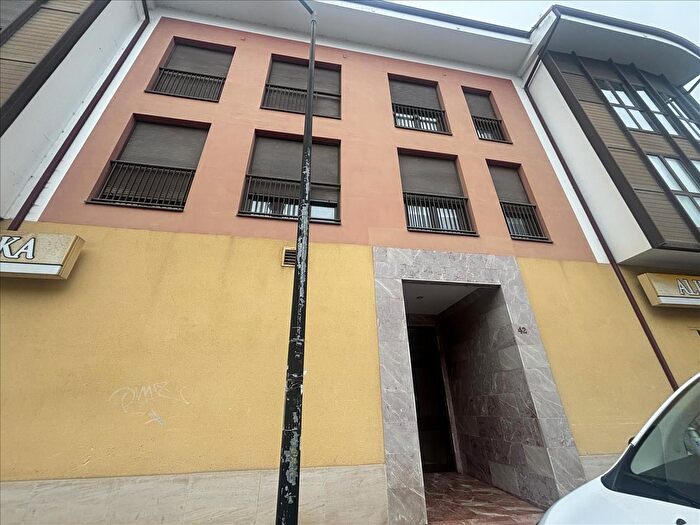Casas en venta y pisos alquiler - 1
