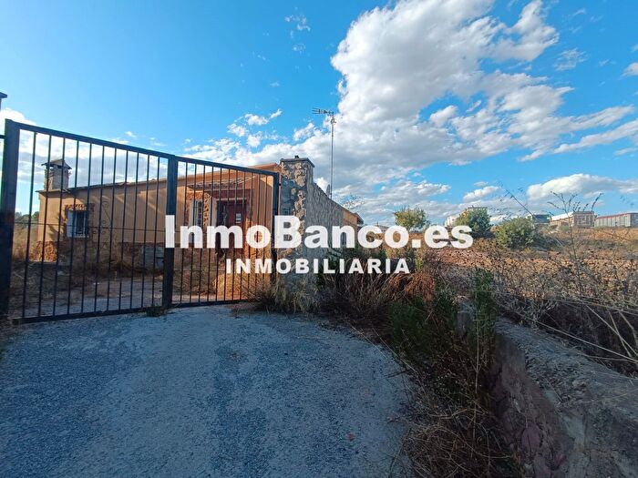 Casas en venta y pisos alquiler - 1
