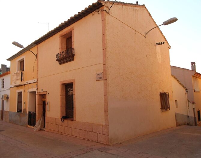 Casas en venta y pisos alquiler - 1
