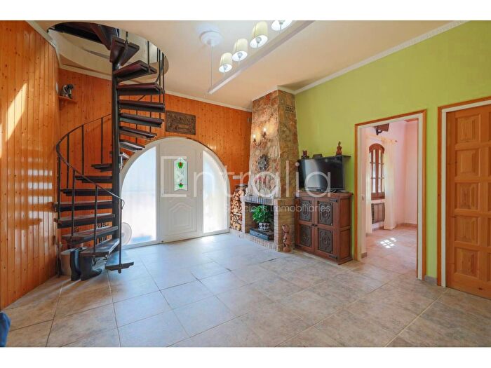 Casas en venta y pisos alquiler - 3