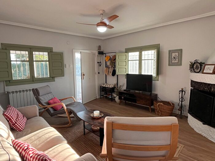 Casas en venta y pisos alquiler - 3