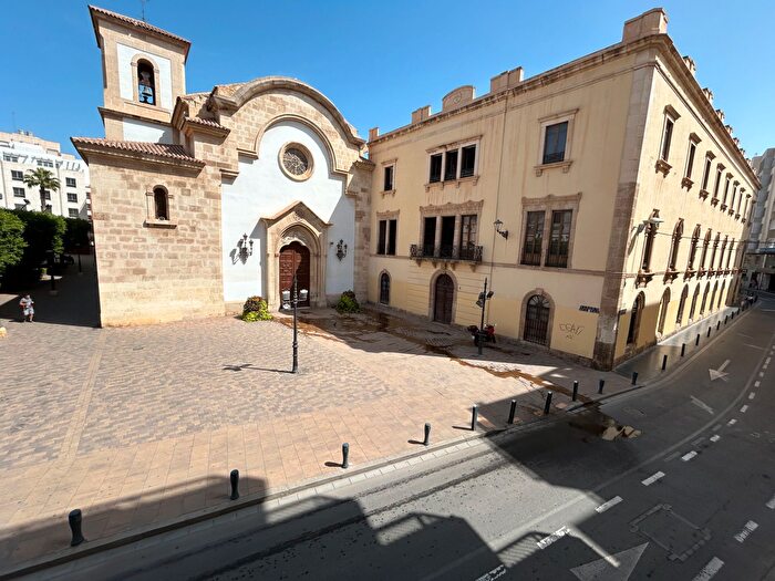 Casas en venta y pisos alquiler - 3