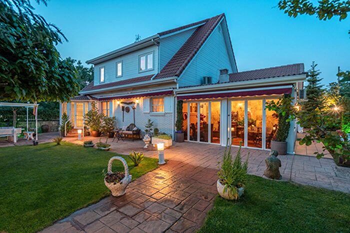 Casas en venta y pisos alquiler - 1