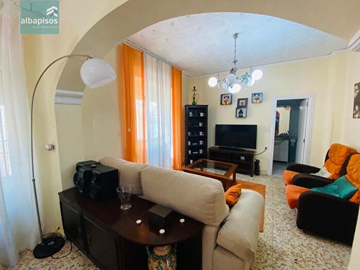 Casas en venta y pisos alquiler - 1
