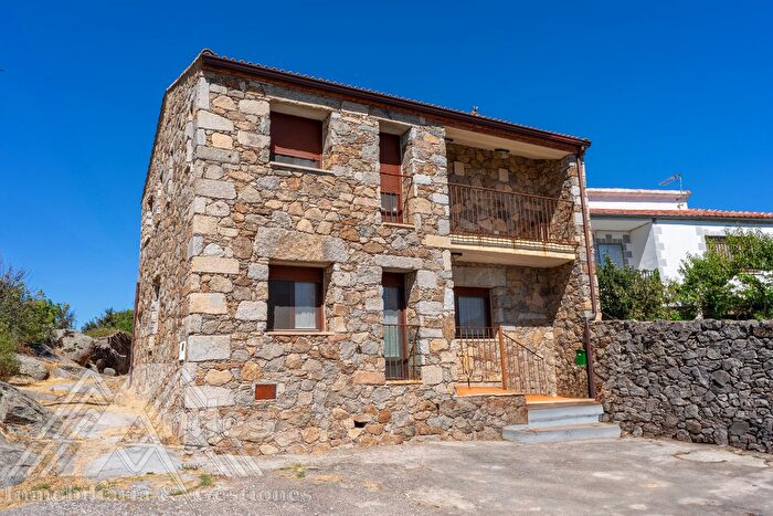 Casa en venta en Hoyorredondo, Ávila de 3 habitaciones