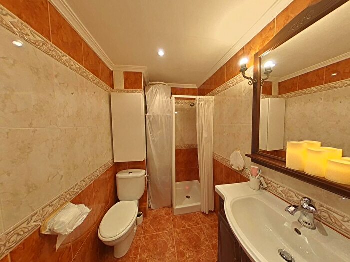 Casas en venta y pisos alquiler - 3