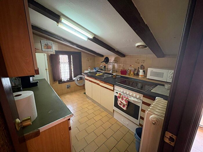 Casas en venta y pisos alquiler - 2