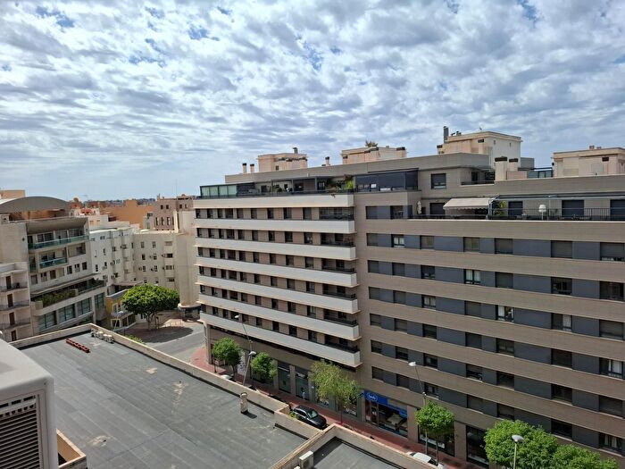 Piso en venta en Oliveros Altamira, Almería Capital de 4 habitaciones