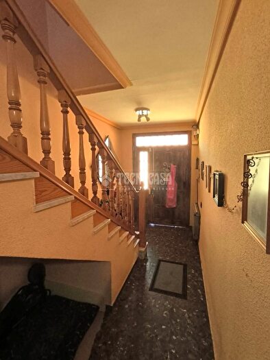 Casas en venta y pisos alquiler - 3