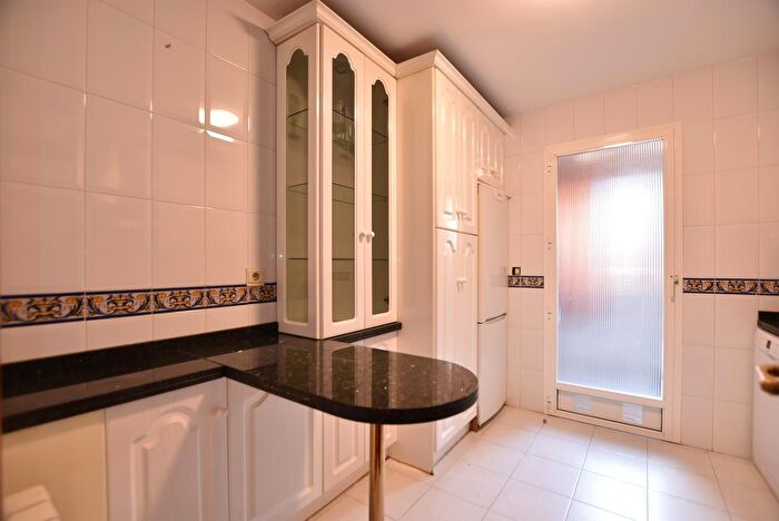 Casas en venta y pisos alquiler - 3