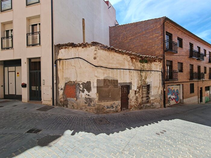 Casas en venta y pisos alquiler - 1