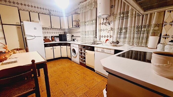 Casas en venta y pisos alquiler - 3