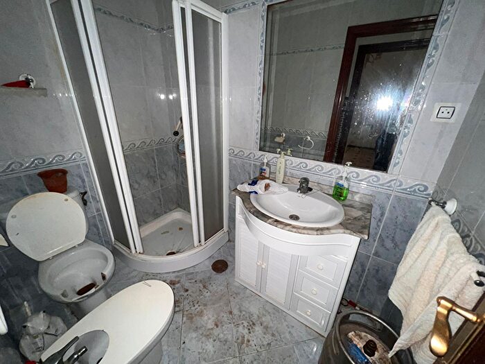 Casas en venta y pisos alquiler - 3