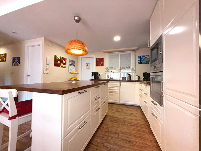 Casas en venta y pisos alquiler - 1