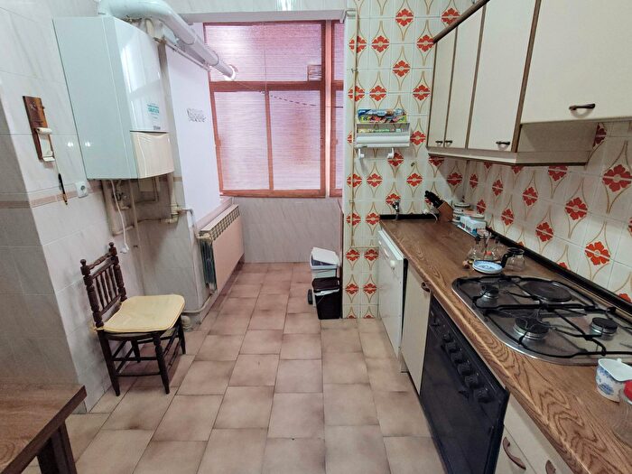 Casas en venta y pisos alquiler - 3