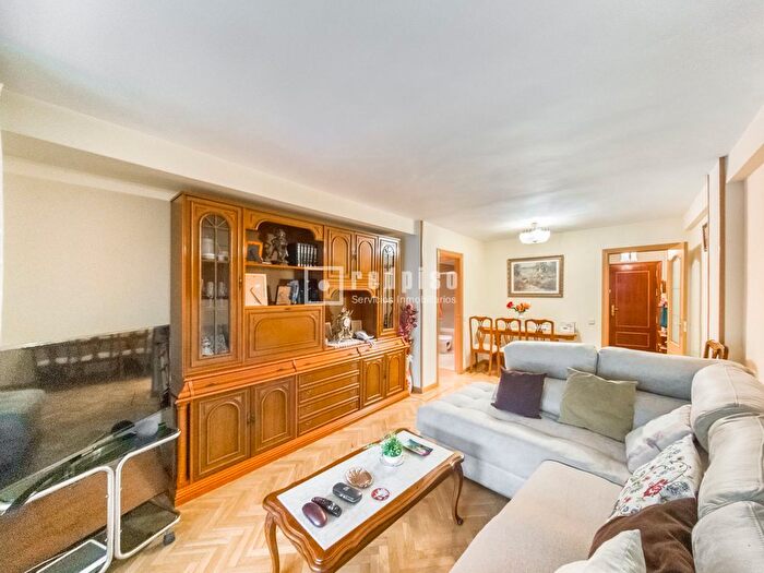 Casas en venta y pisos alquiler - 3