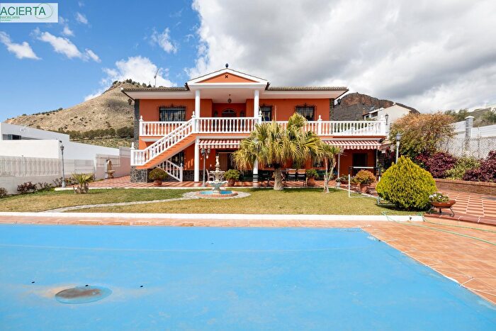 Casa en venta en Atarfe, Granada de 4 habitaciones