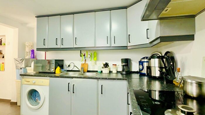 Casas en venta y pisos alquiler - 3