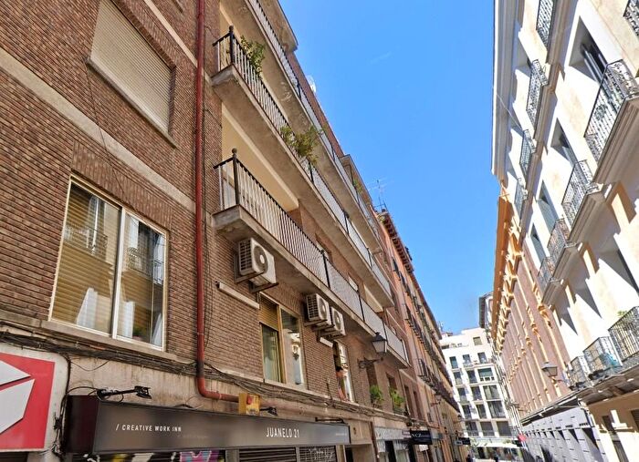 Casas en venta y pisos alquiler - 1