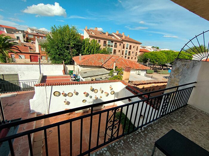 Casas en venta y pisos alquiler - 1