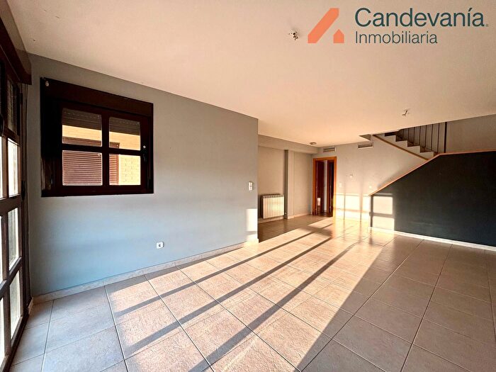 Casas en venta y pisos alquiler - 3