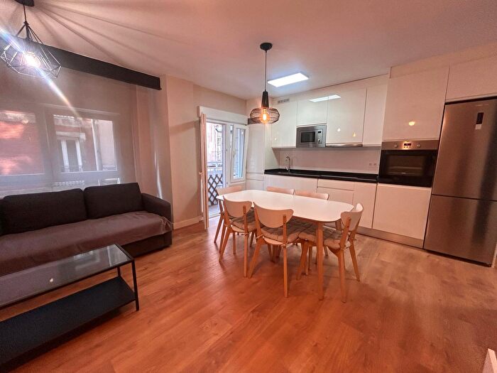 Casas en venta y pisos alquiler - 1