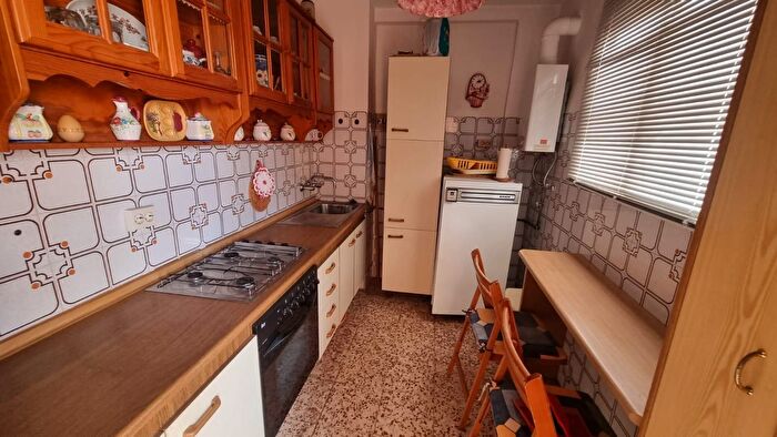 Casas en venta y pisos alquiler - 3