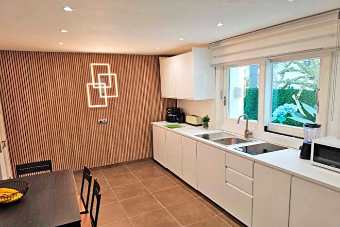 Casas en venta y pisos alquiler - 3