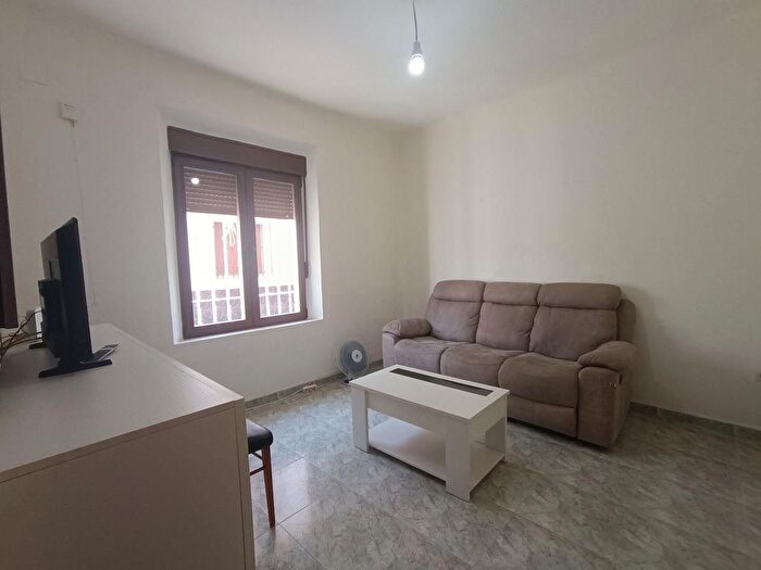 Casas en venta y pisos alquiler - 1