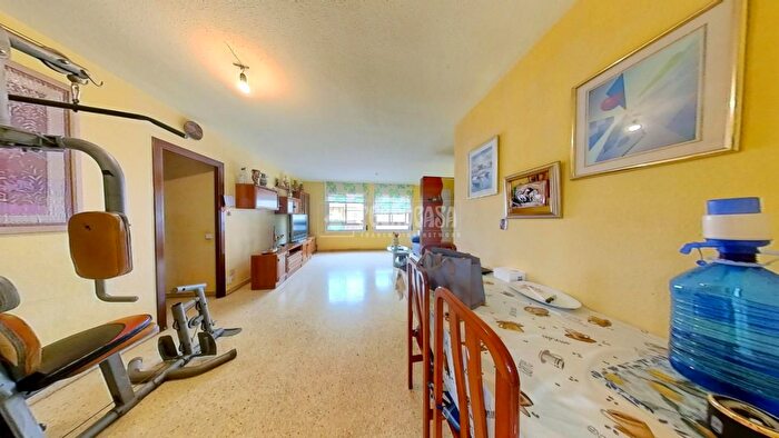 Casas en venta y pisos alquiler - 1