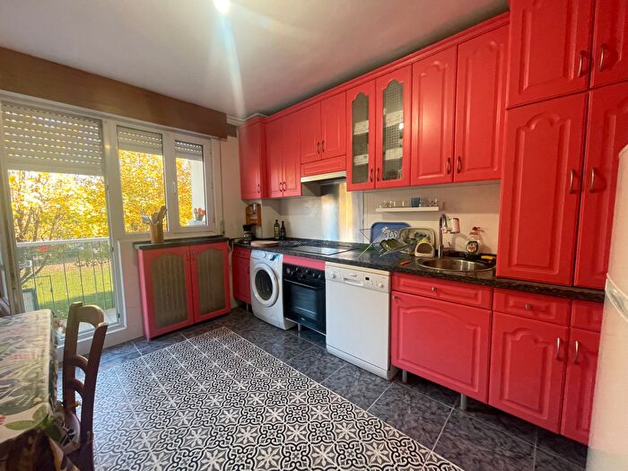 Casas en venta y pisos alquiler - 3