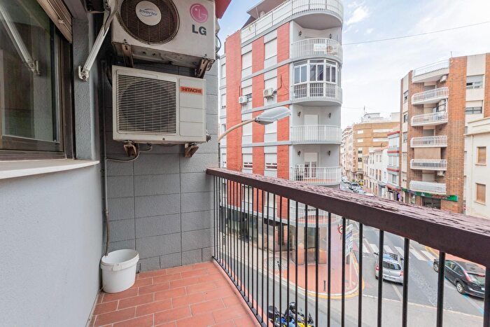 Casas en venta y pisos alquiler - 3