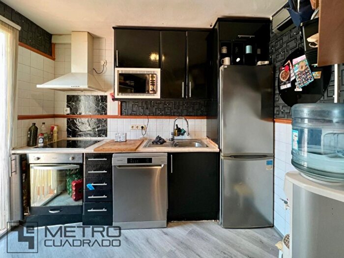 Casas en venta y pisos alquiler - 3