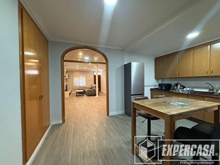 Casas en venta y pisos alquiler - 3