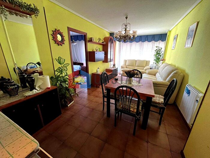Casas en venta y pisos alquiler - 3