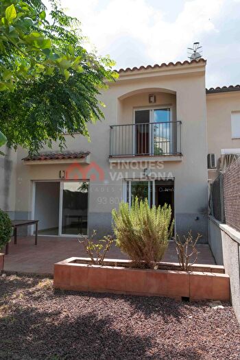 Casa en venta en Castellet i la Gornal, Barcelona de 4 habitaciones