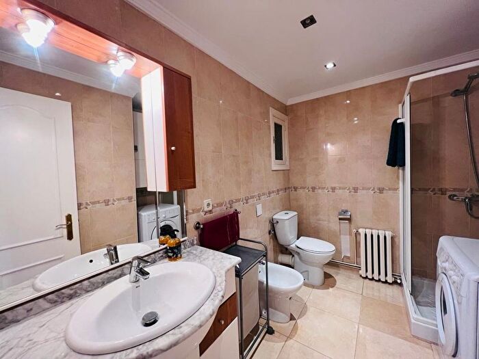Casas en venta y pisos alquiler - 3
