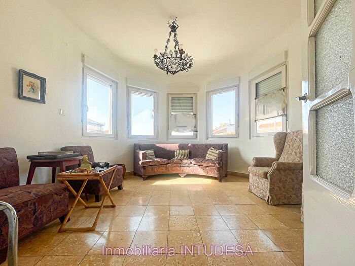 Casas en venta y pisos alquiler - 1