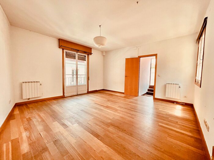 Casas en venta y pisos alquiler - 3