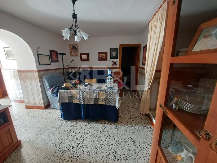 Casa en venta en Arroyomolinos de León, Huelva de 3 habitaciones
