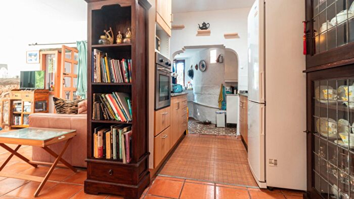 Casas en venta y pisos alquiler - 3