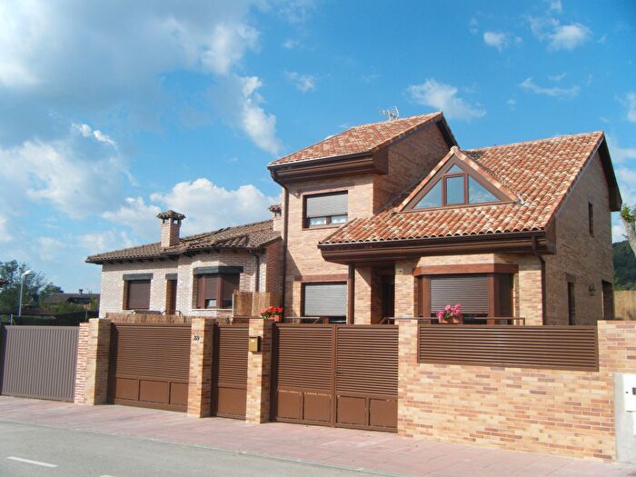 Casas en venta y pisos alquiler - 3
