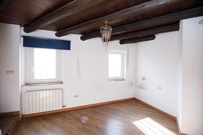 Casas en venta y pisos alquiler - 3