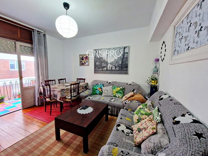 Casas en venta y pisos alquiler - 3