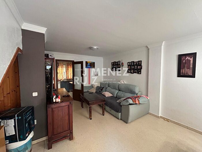 Casas en venta y pisos alquiler - 1